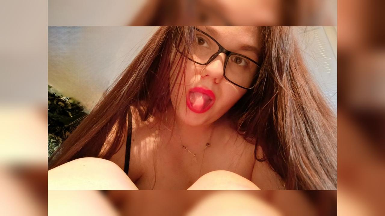 Webcam chat profile for TataRut