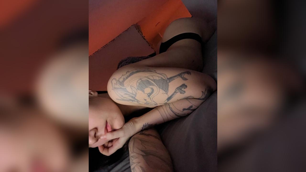 Webcam chat profile for KellyWoods: Leather