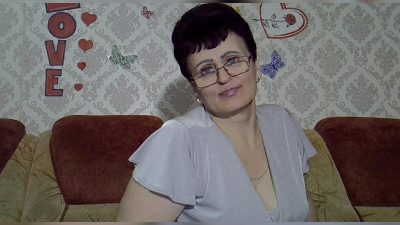 Webcam chat profile for PaullaaGolden: Legs, feet & shoes