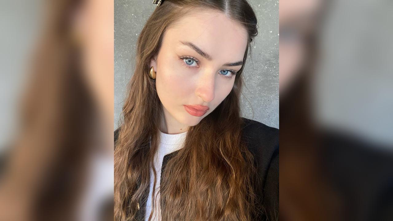 Webcam chat profile for LissieVibes: Leather