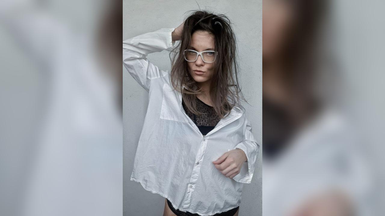 Webcam chat profile for loladan