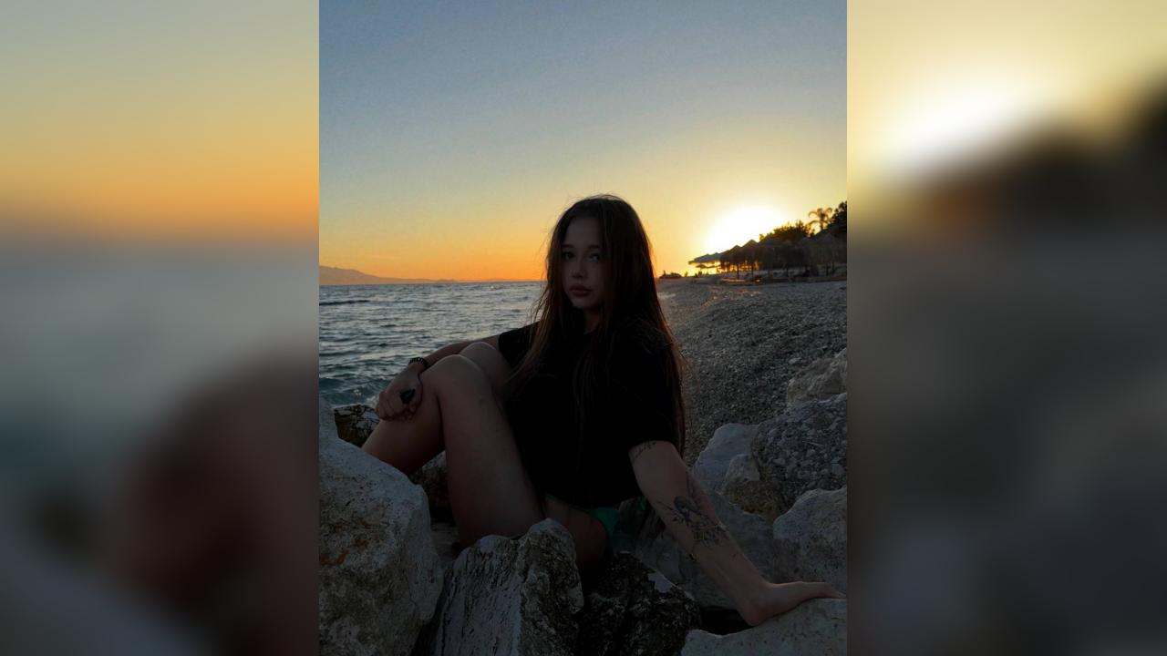 Webcam chat profile for P0lya333: Music