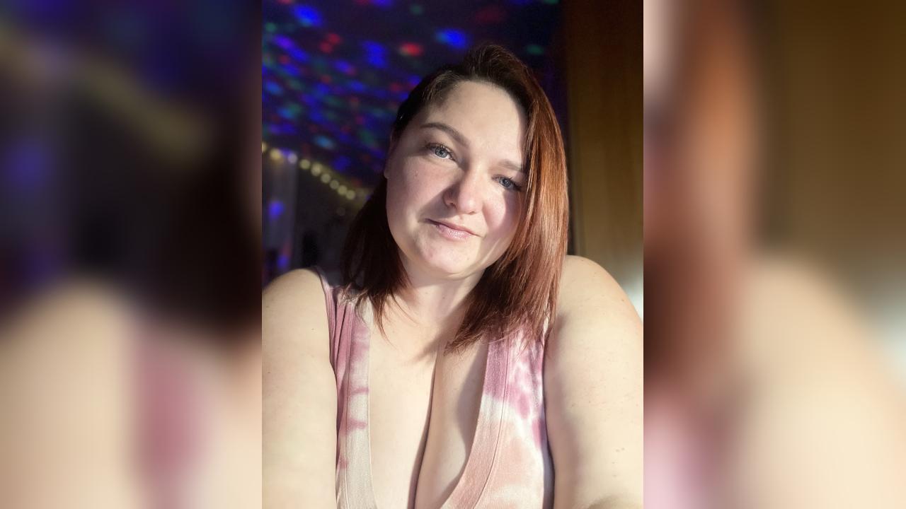 Webcam chat profile for AngelQSky: Leather