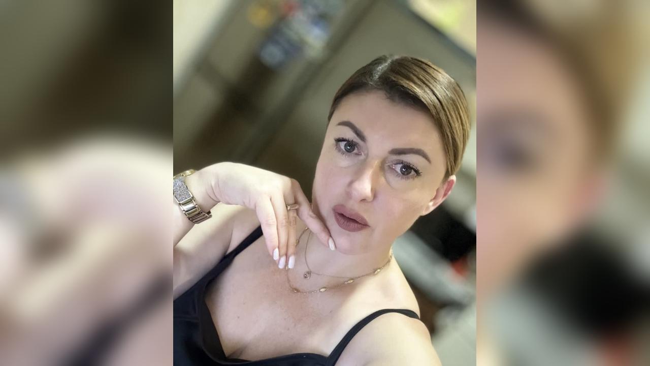 Webcam chat profile for JiolitaLover: Legs, feet & shoes