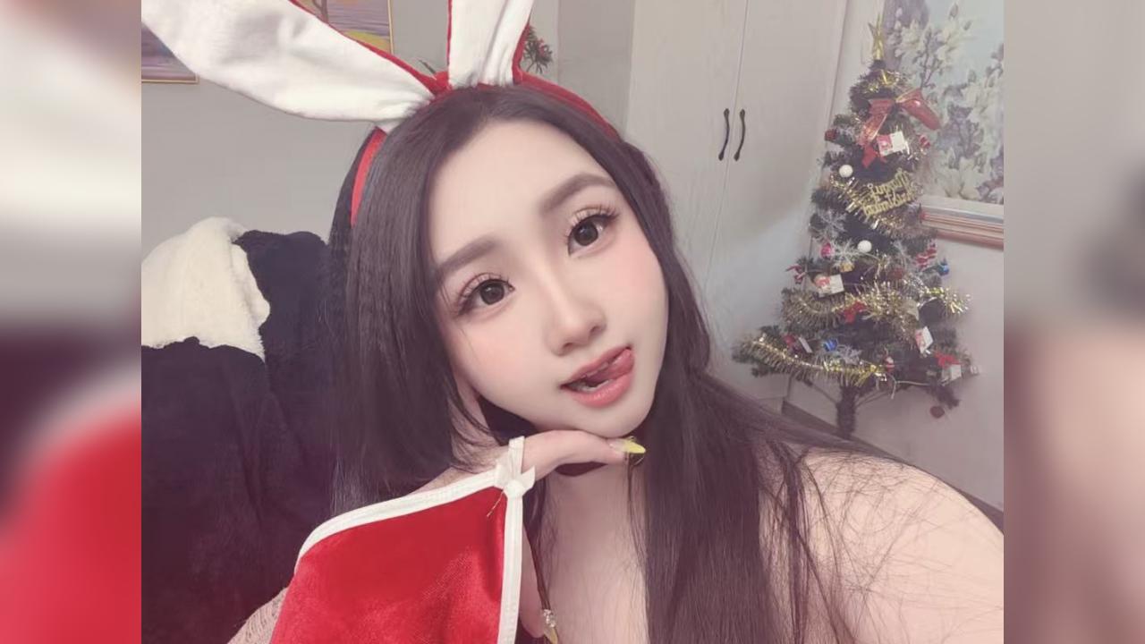 Webcam chat profile for BritneyEva: Leather