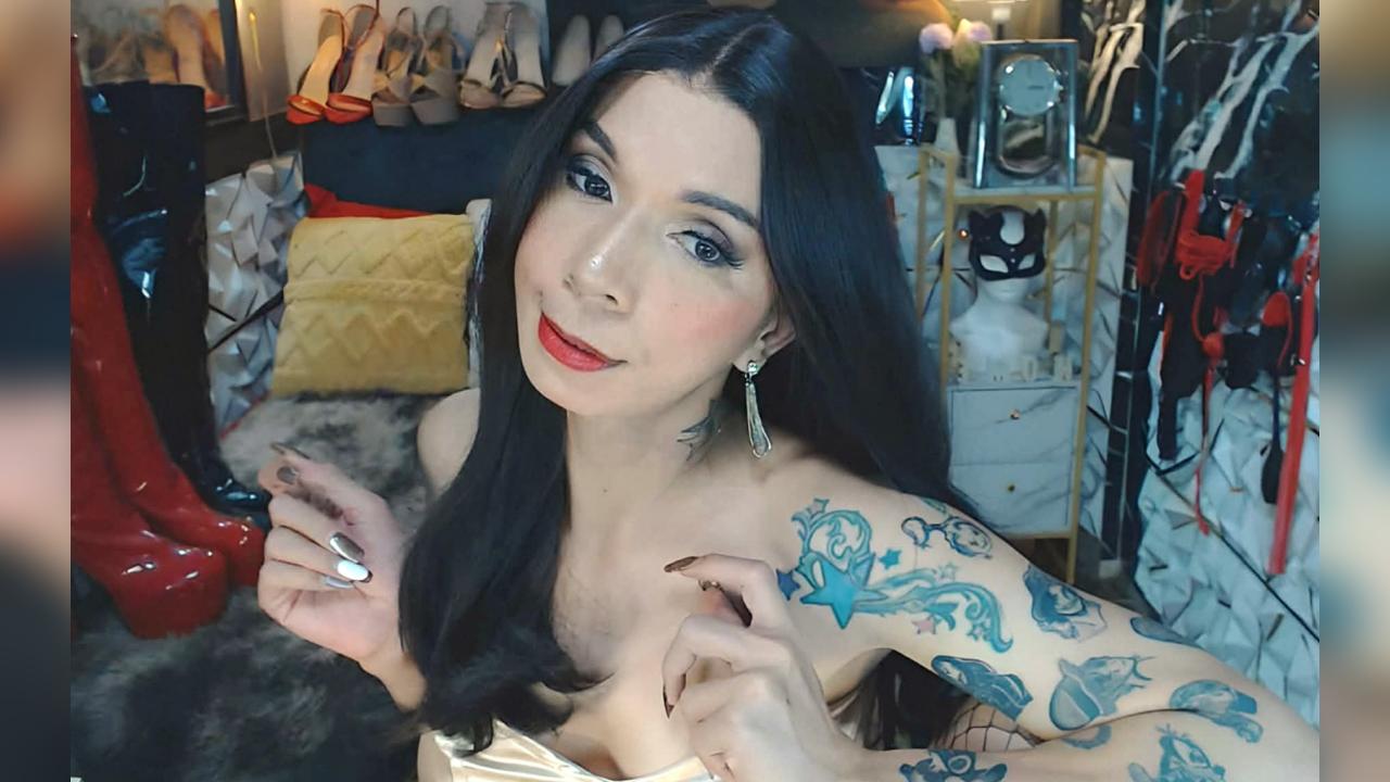 Webcam chat profile for CELINAFOX: Dominatrix