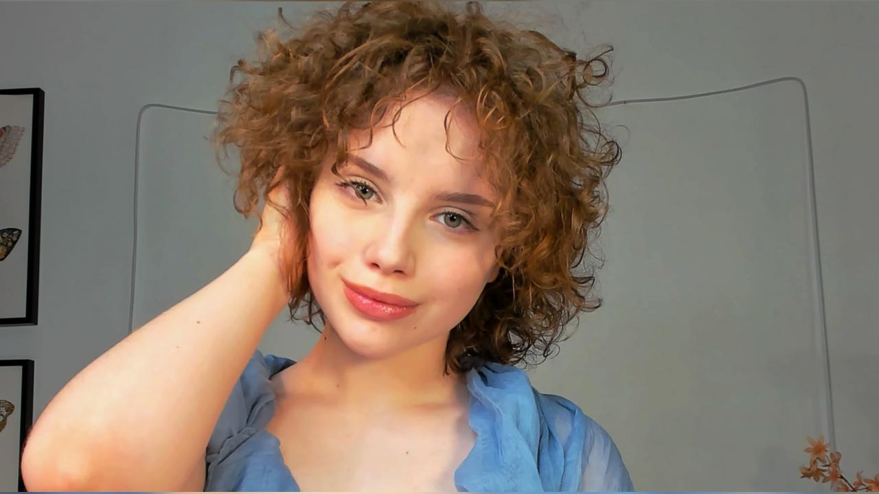 Webcam chat profile for GabiAddams: Legs, feet & shoes