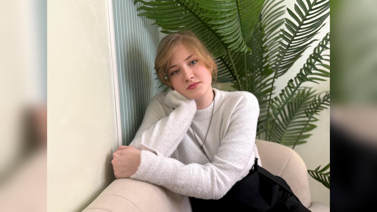 Webcam chat profile for MaryF90: Legs, feet & shoes