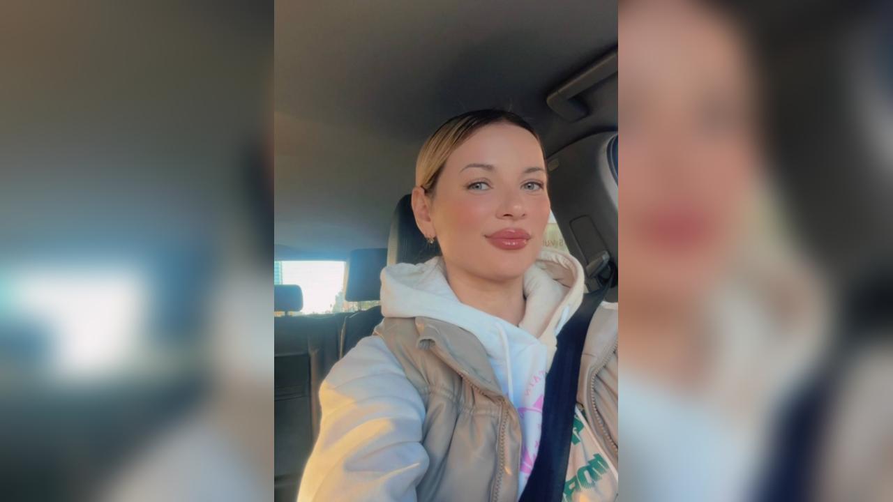 Webcam chat profile for 1Dominika: Sports