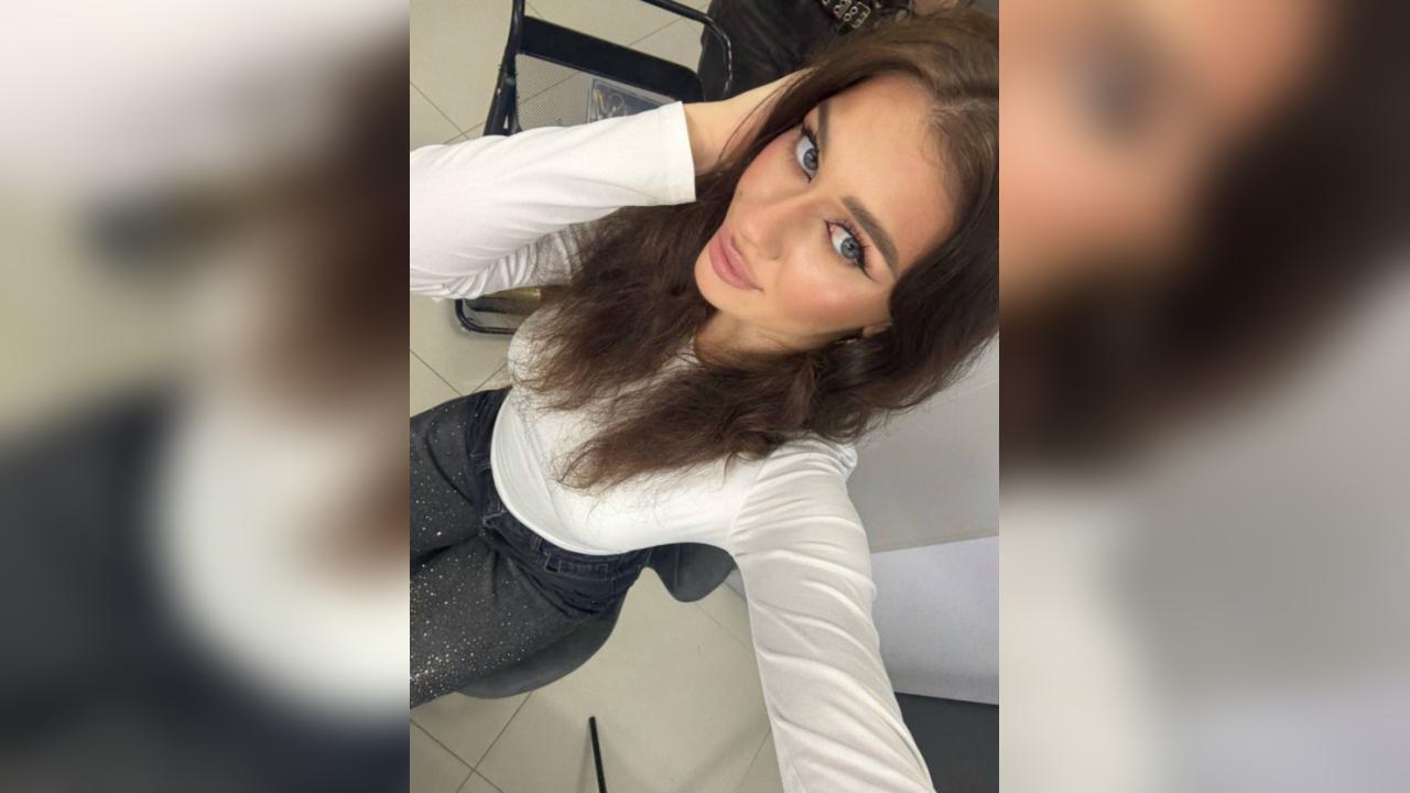 Webcam chat profile for LunaHills: Travel