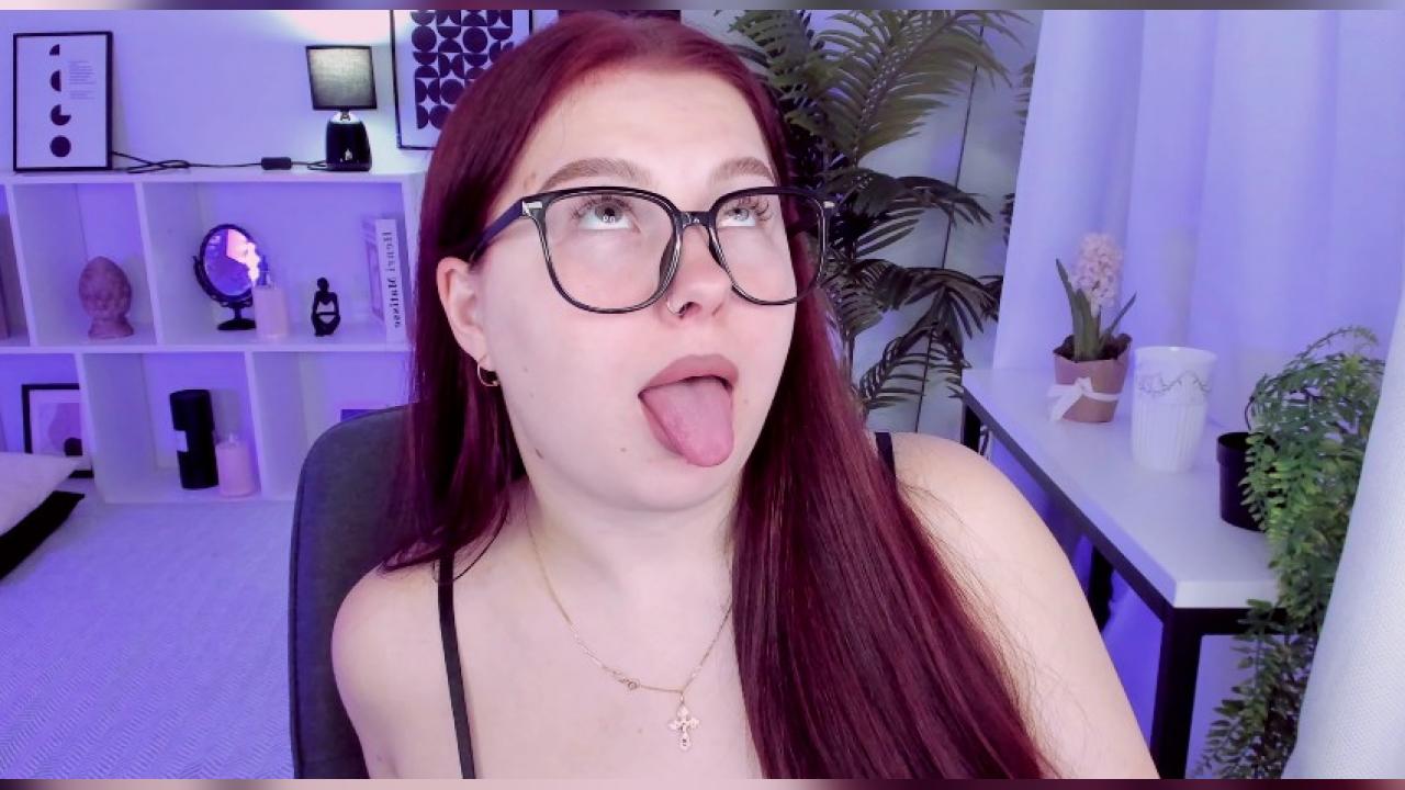 Webcam chat profile for EffyBlush: Legs, feet & shoes