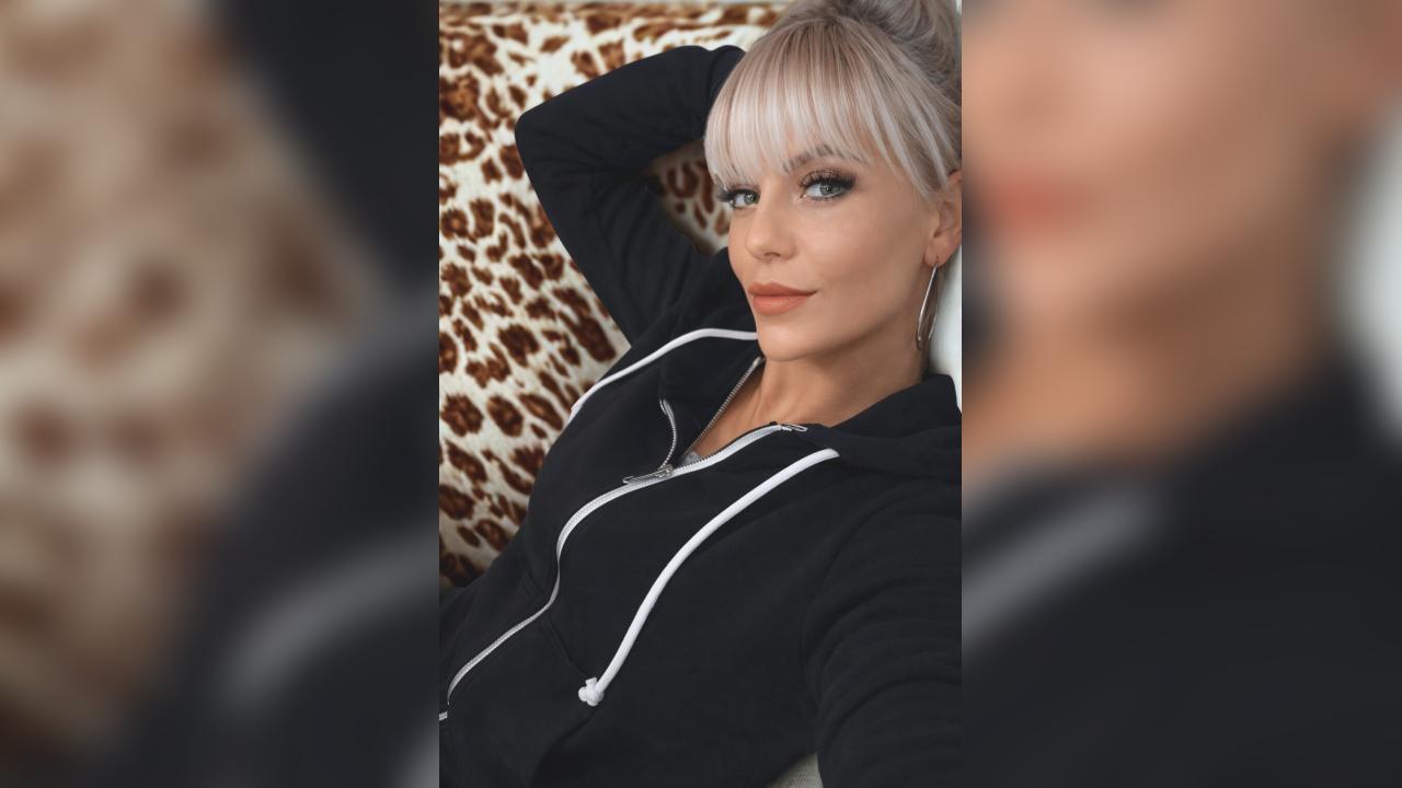 Webcam chat profile for SingleLady: Outfits