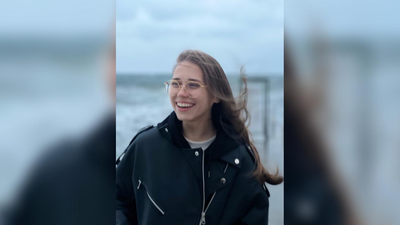 Webcam chat profile for HoneyPetal