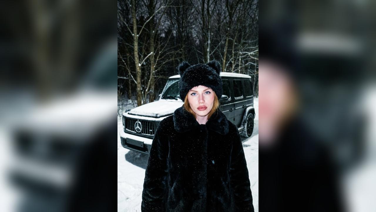 Webcam chat profile for JinnaGreat: Legs, feet & shoes