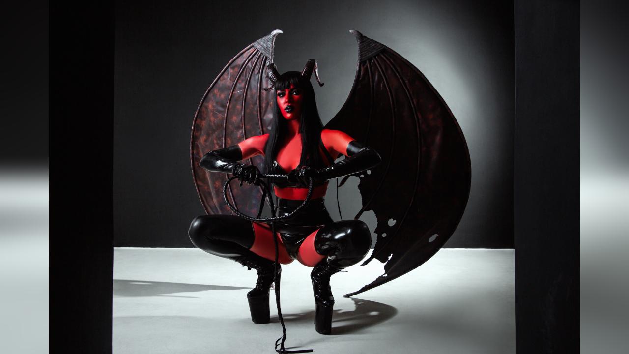 Webcam chat profile for DommeVenena: Dominatrix