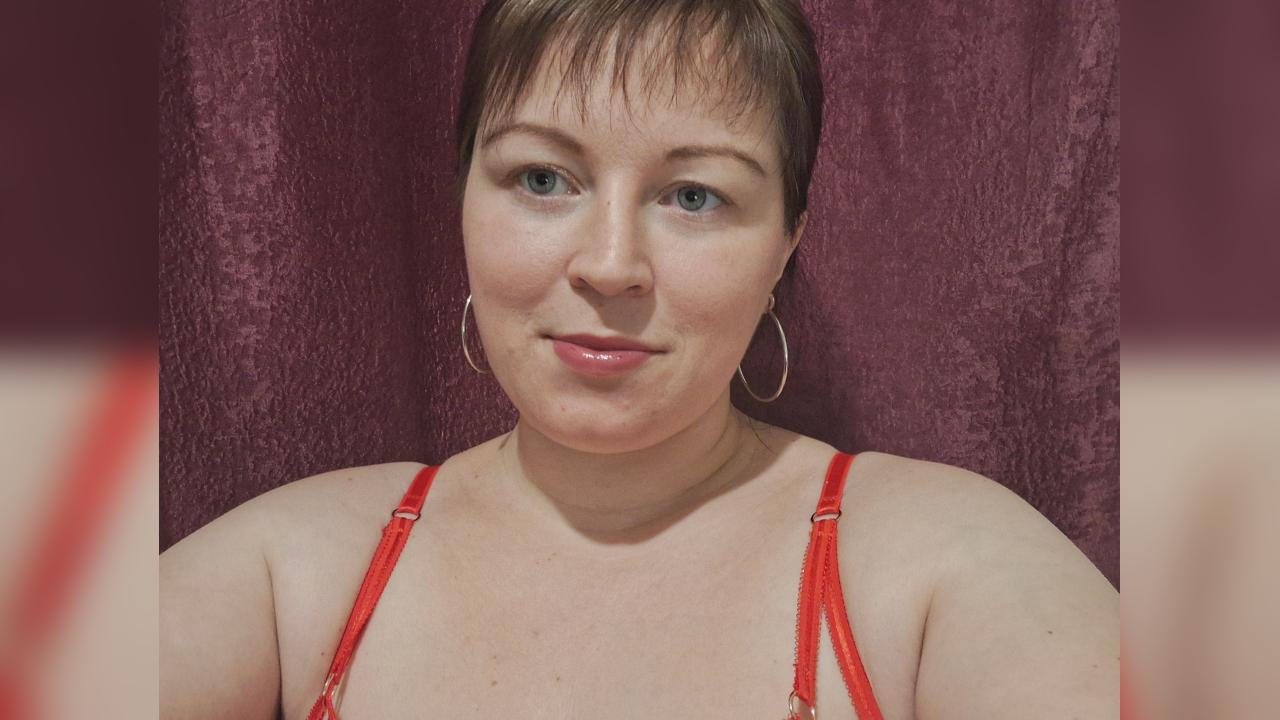 Webcam chat profile for sweetcandymmm: Piercings & tattoos