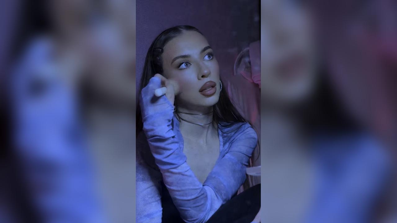 Webcam chat profile for Alinaaa: Outfits