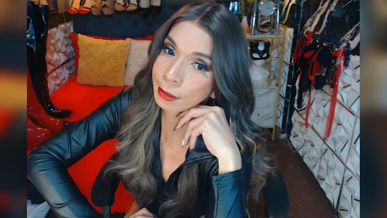 Webcam chat profile for CELINAFOX: Dominatrix