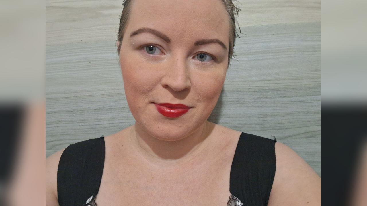 Webcam chat profile for sweetcandymmm: Piercings & tattoos