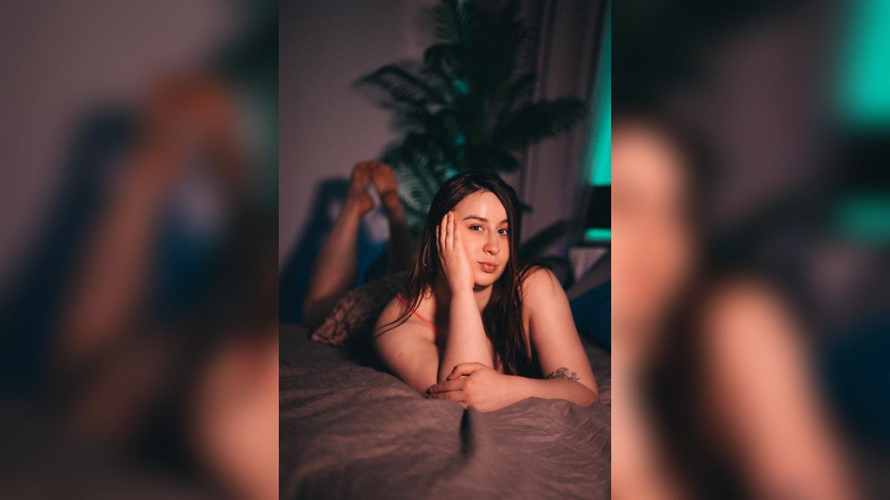 Webcam chat profile for ViLattea: Kissing