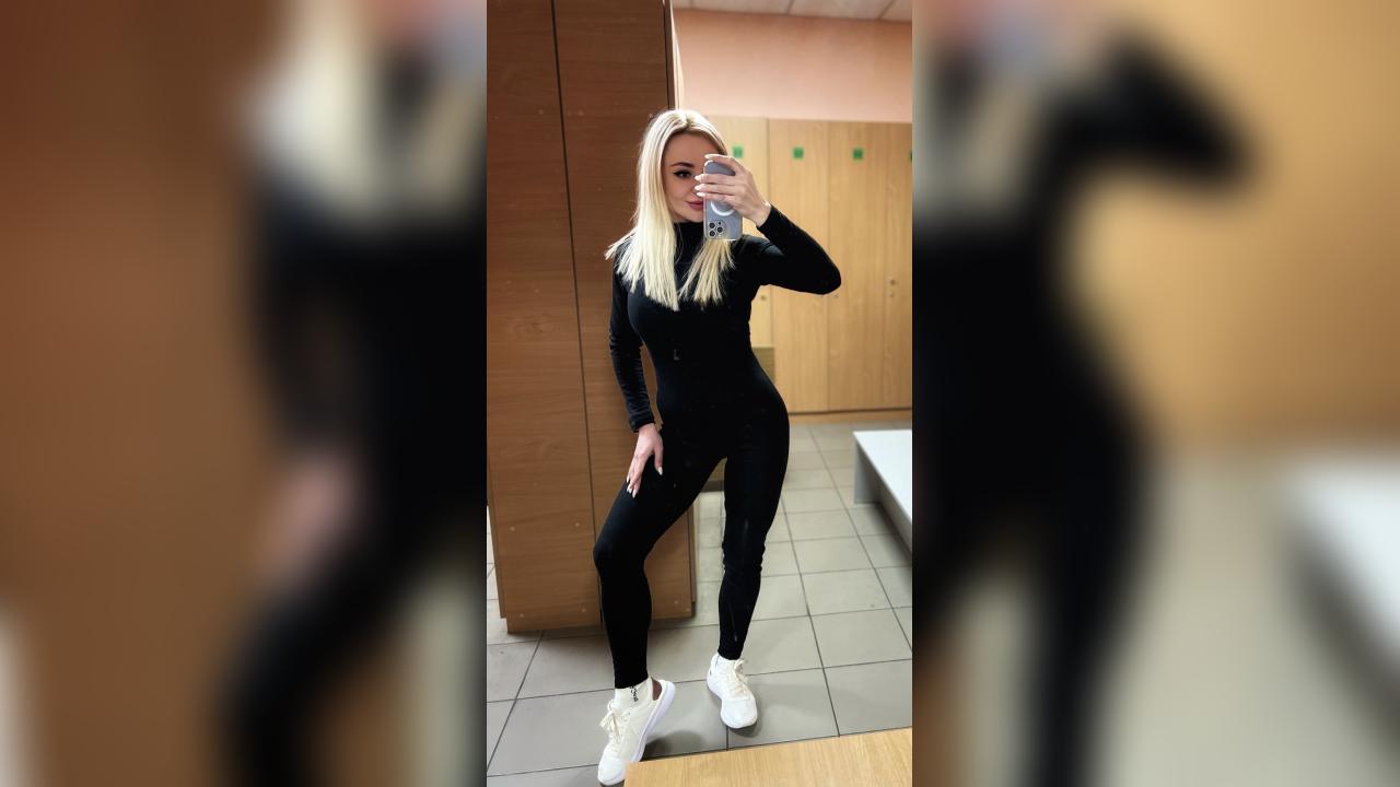 Webcam chat profile for Ellayne: Outfits