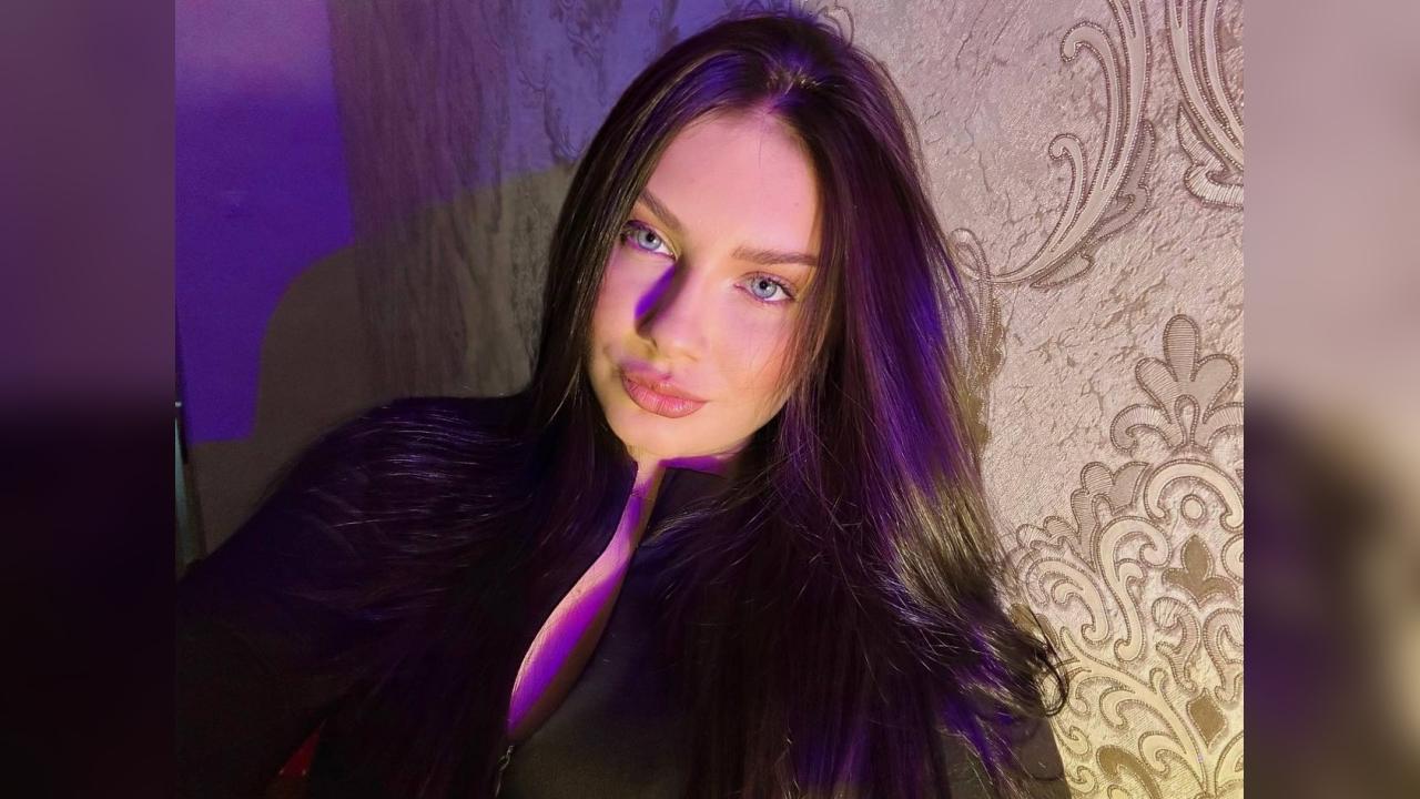 Webcam chat profile for AvelynNoir: Outfits