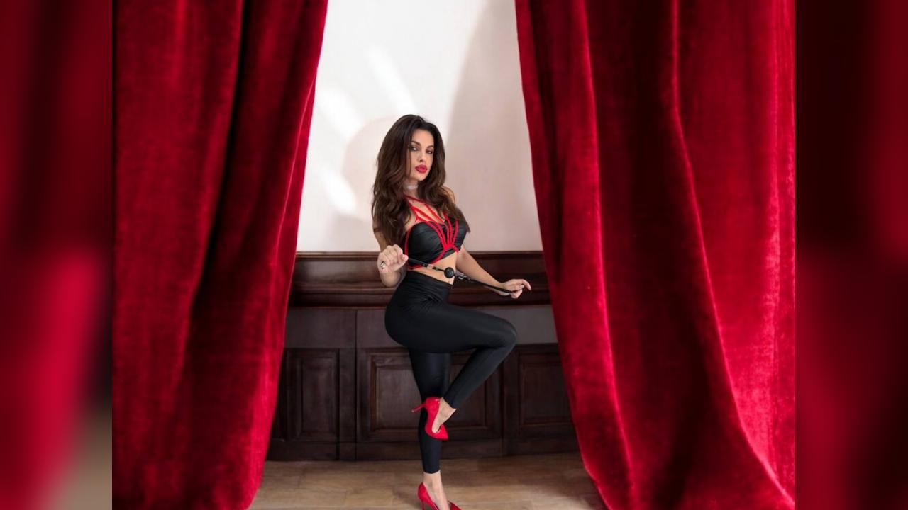 Webcam chat profile for JuliannaSportiv: Bondage & discipline