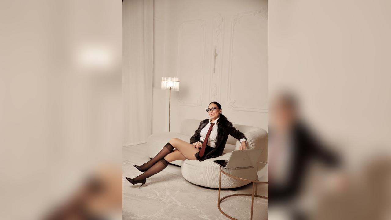 Webcam chat profile for Melan1e: Outfits