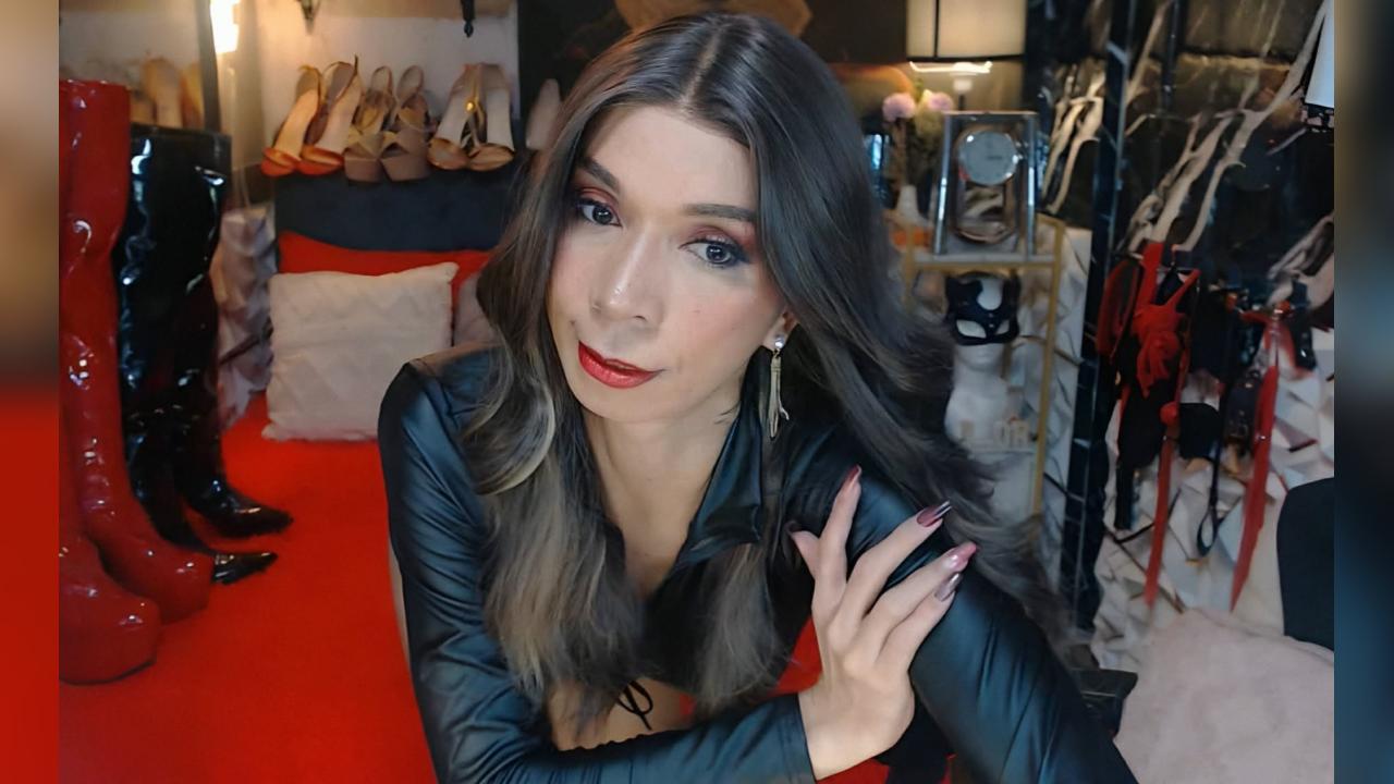 Webcam chat profile for CELINAFOX: Dominatrix