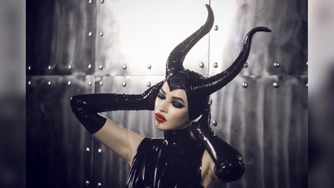 Webcam chat profile for DommeVenena: Dominatrix