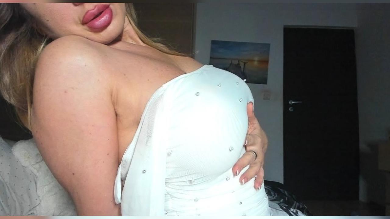 Webcam chat profile for MeMarrisson: Kissing