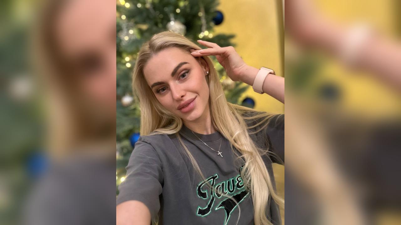 Webcam chat profile for KrisLove1: Cooking