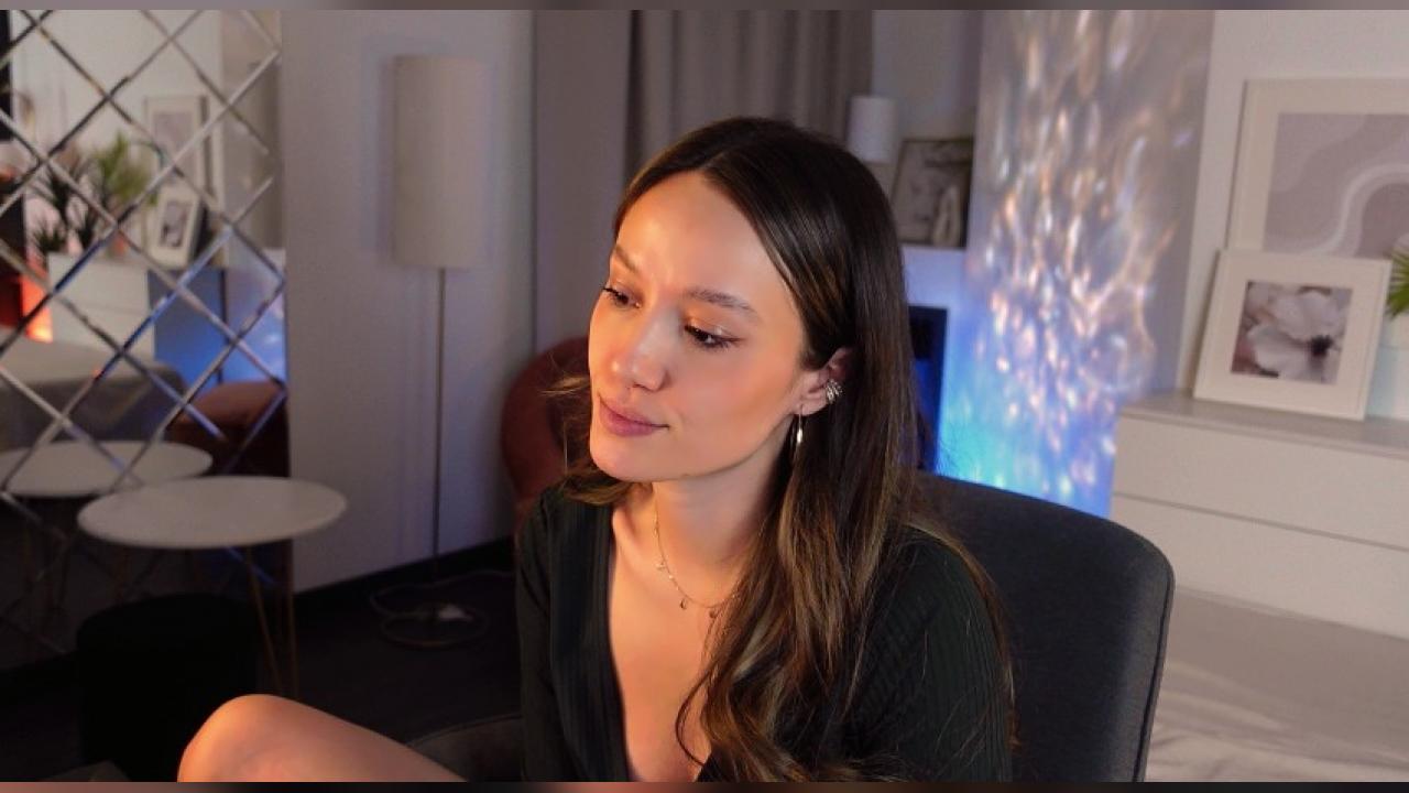 Webcam chat profile for AgnesGoddes: Legs, feet & shoes