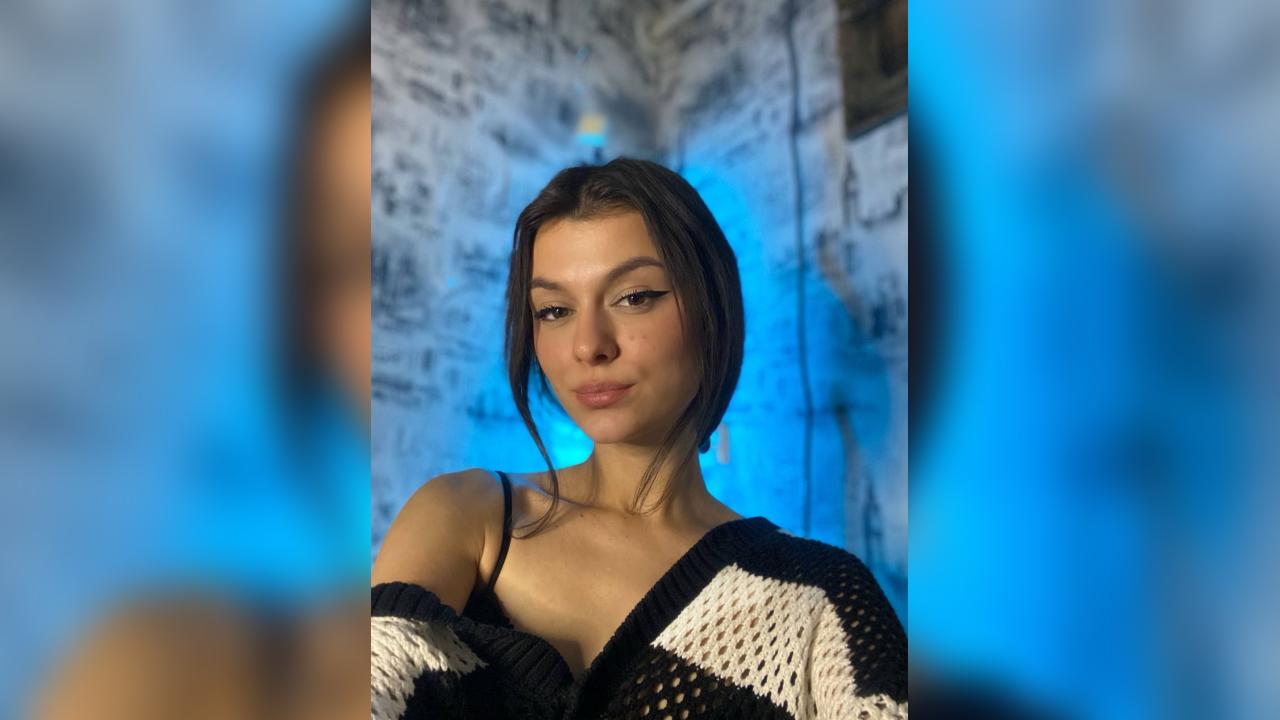 Webcam chat profile for KiraVibe: Ask about my Hobbies