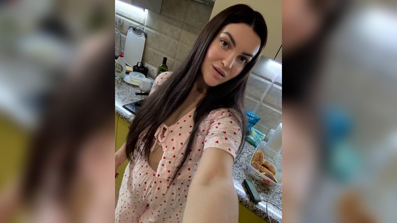 Webcam chat profile for Estel5e: Ask about my Hobbies