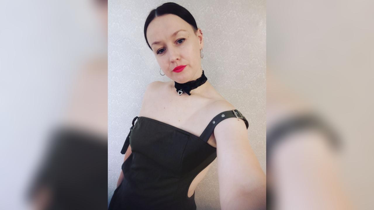 Webcam chat profile for SweetAngelaGirl: Outfits