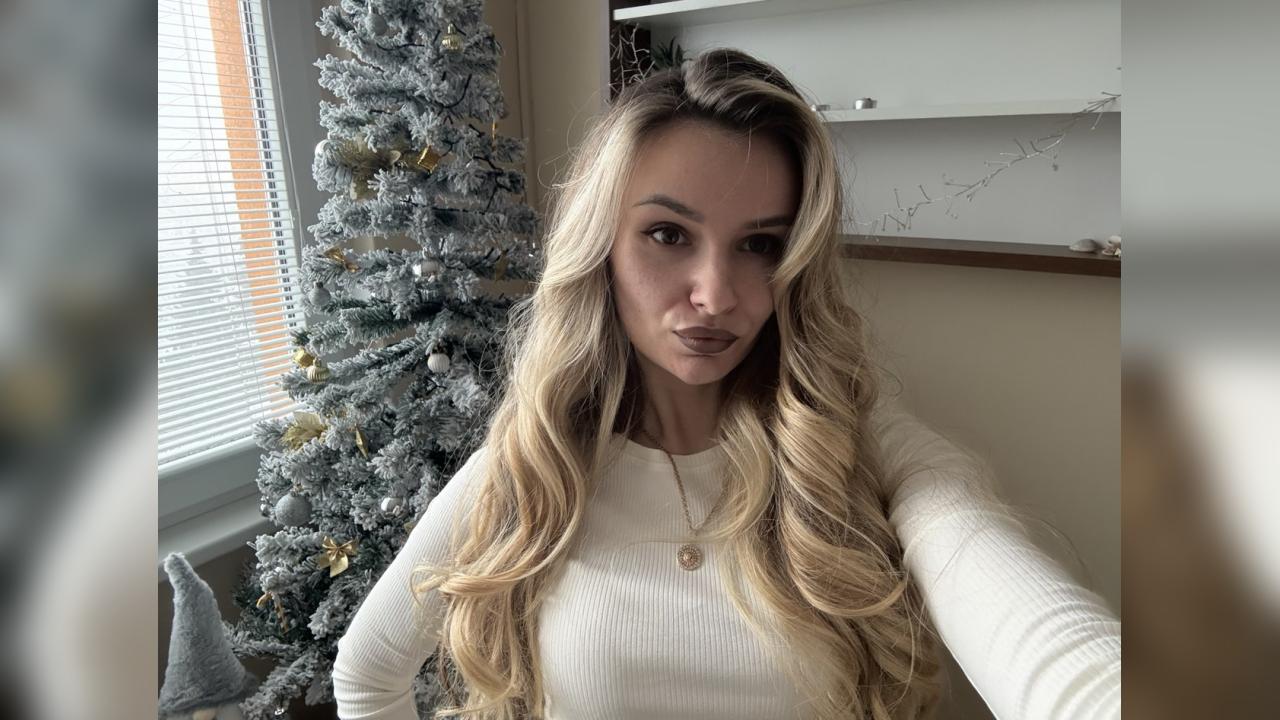 Webcam chat profile for MisLove: Cooking