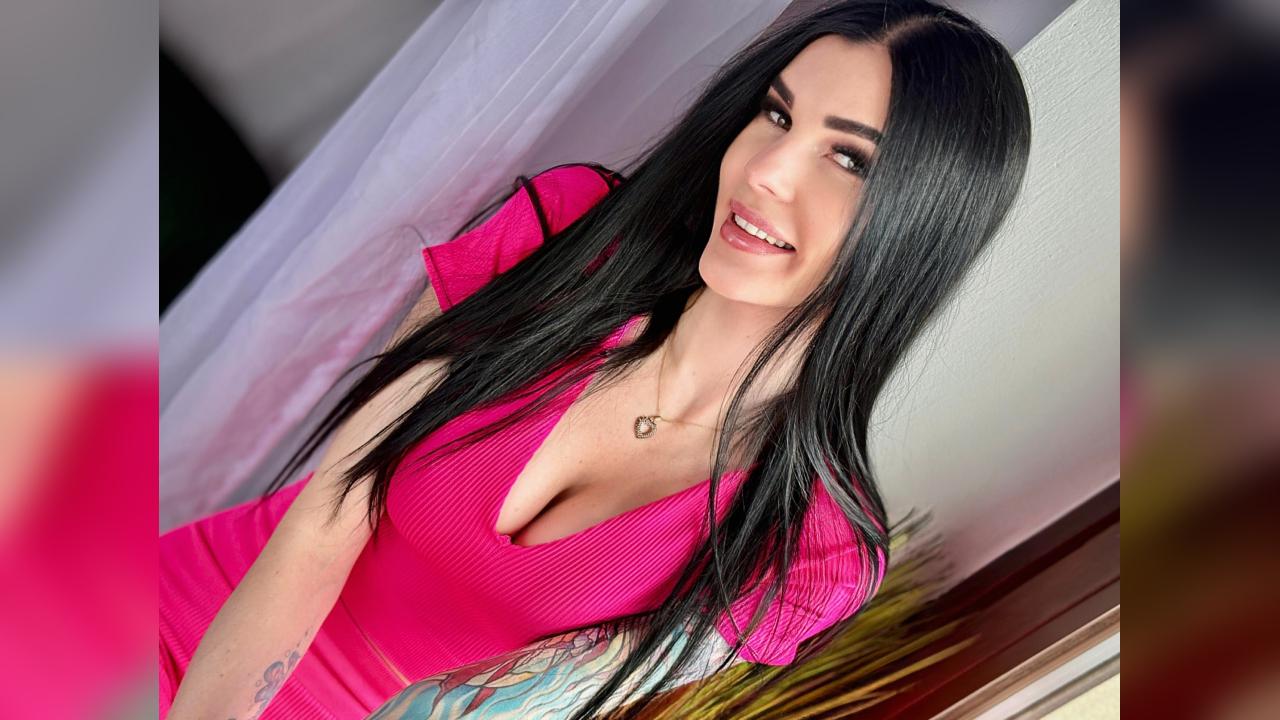 Webcam chat profile for SofiaDream: Leather