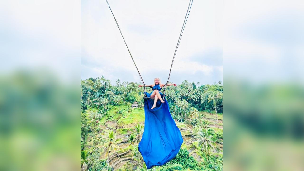 Webcam chat profile for QueenMom: Travel