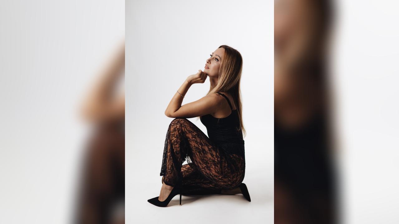 Webcam chat profile for 1HotttMilaa