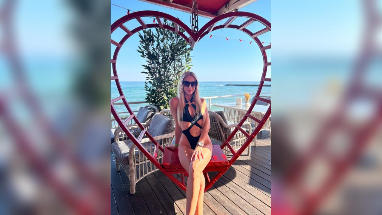 Webcam chat profile for SweetMary35: Outfits