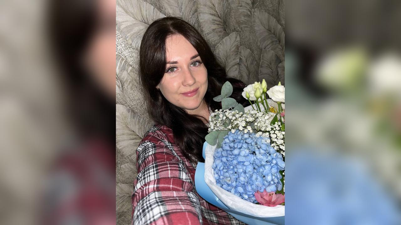 Webcam chat profile for SunnySmile: Conversation