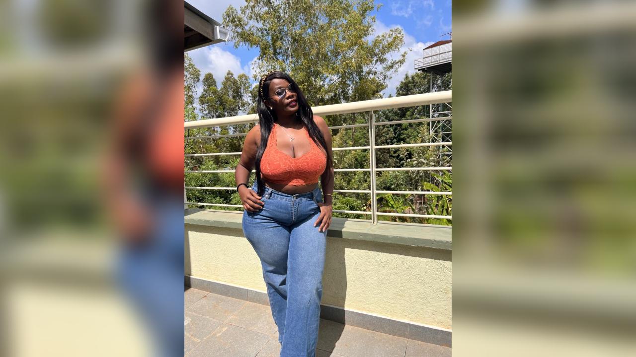 Webcam chat profile for Africangoddess1: Legs, feet & shoes