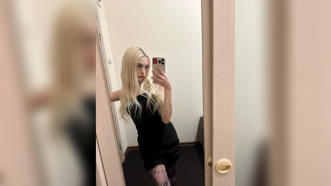 Webcam chat profile for CallMeMargo: Kissing