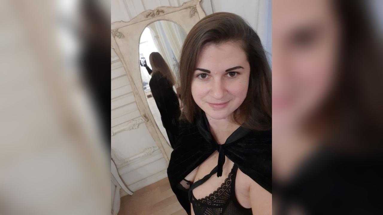 Webcam chat profile for Karinna: Ask about my Hobbies