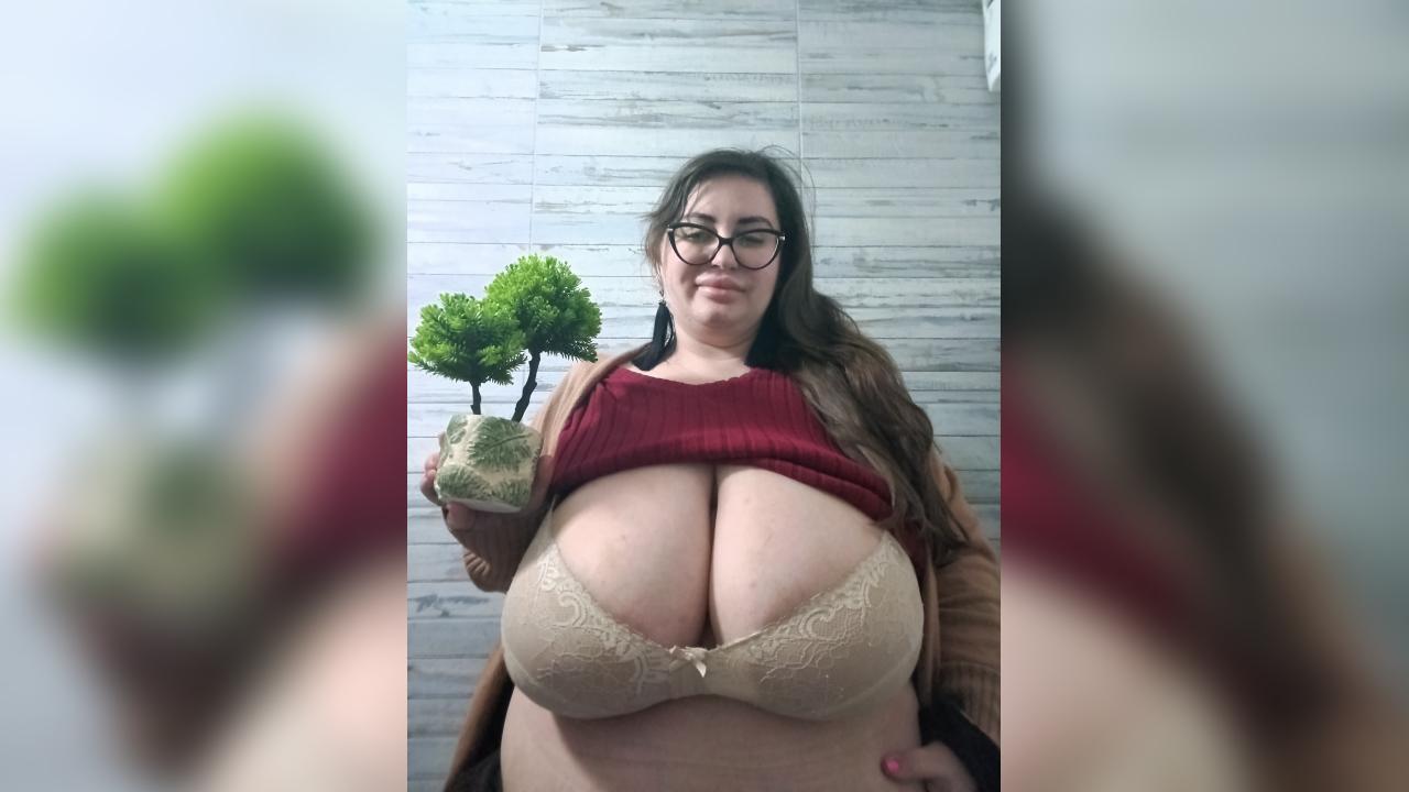 Webcam chat profile for putyourfacehere: Strip-tease