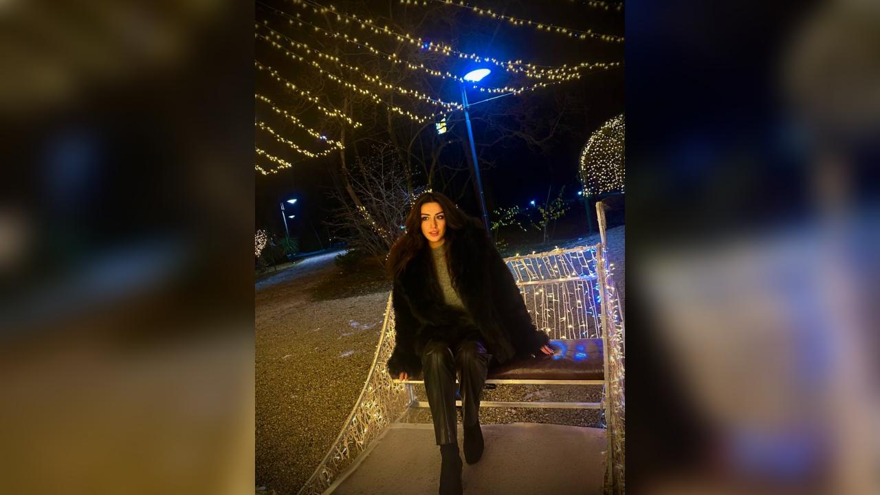 Webcam chat profile for Ellisol: Legs, feet & shoes