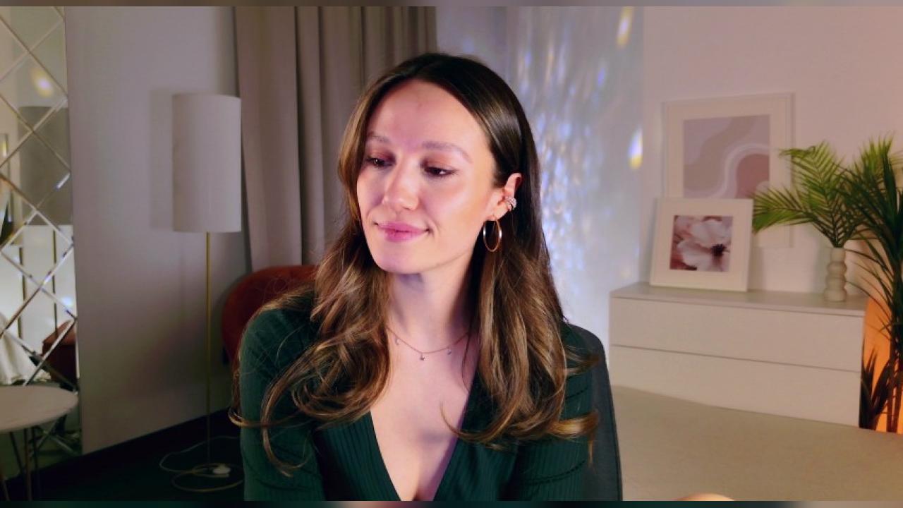 Webcam chat profile for AgnesGoddes: Legs, feet & shoes