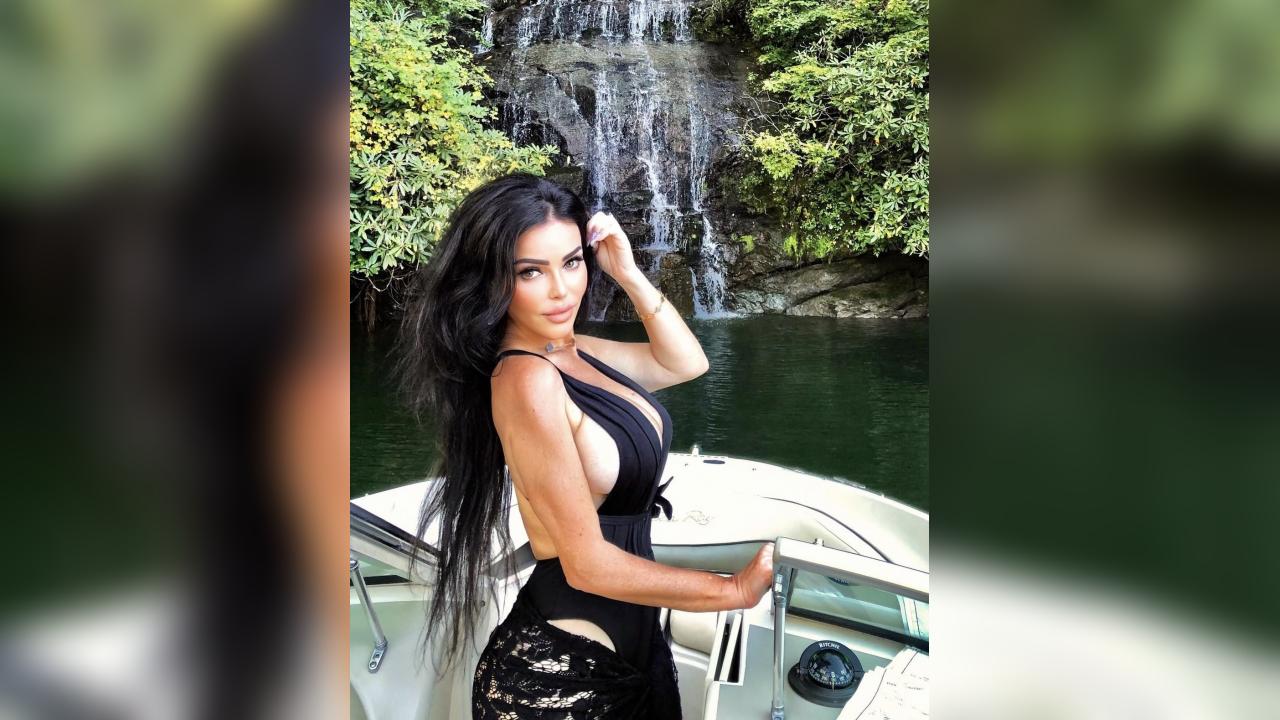 Webcam chat profile for AngelWhisper: Leather