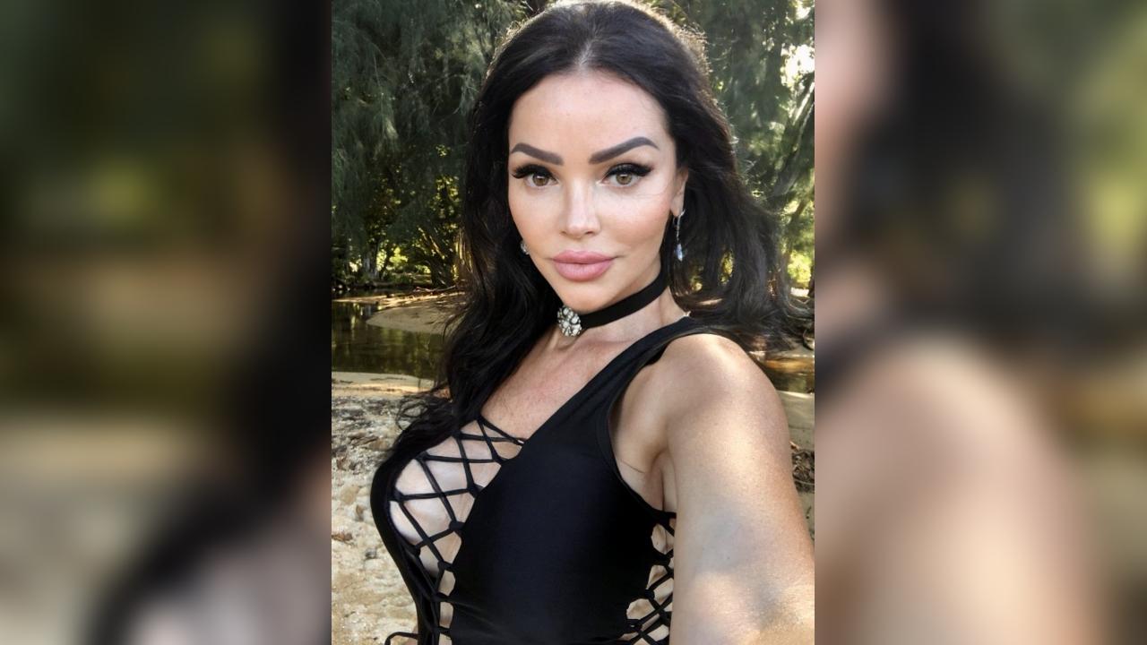 Webcam chat profile for AngelWhisper: Leather